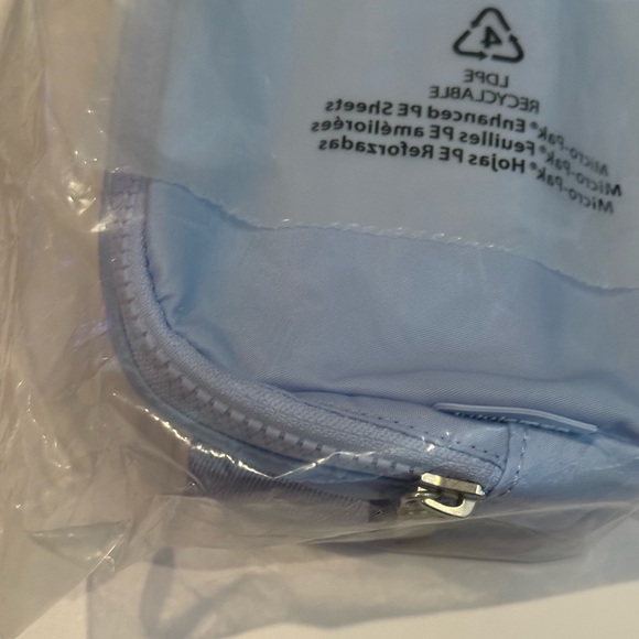 NWT Lululemon Everywhere Belt Bag 1L- Pastel Blue - Picture 3 of 8